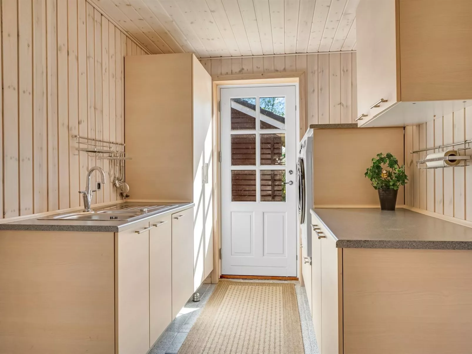 "Elsabet" - 600m to the fjord-Inside