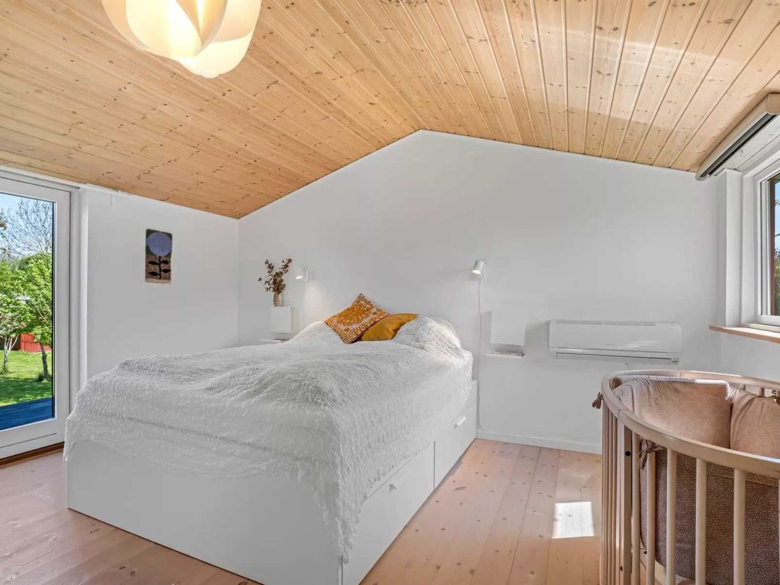 "Oona" - 700m from the sea-Inside