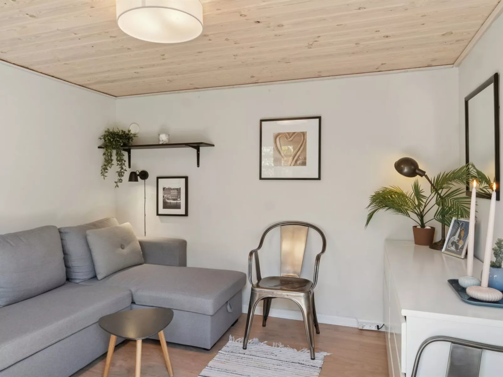 "Veljan" - 1.2km from the sea-Drinnen