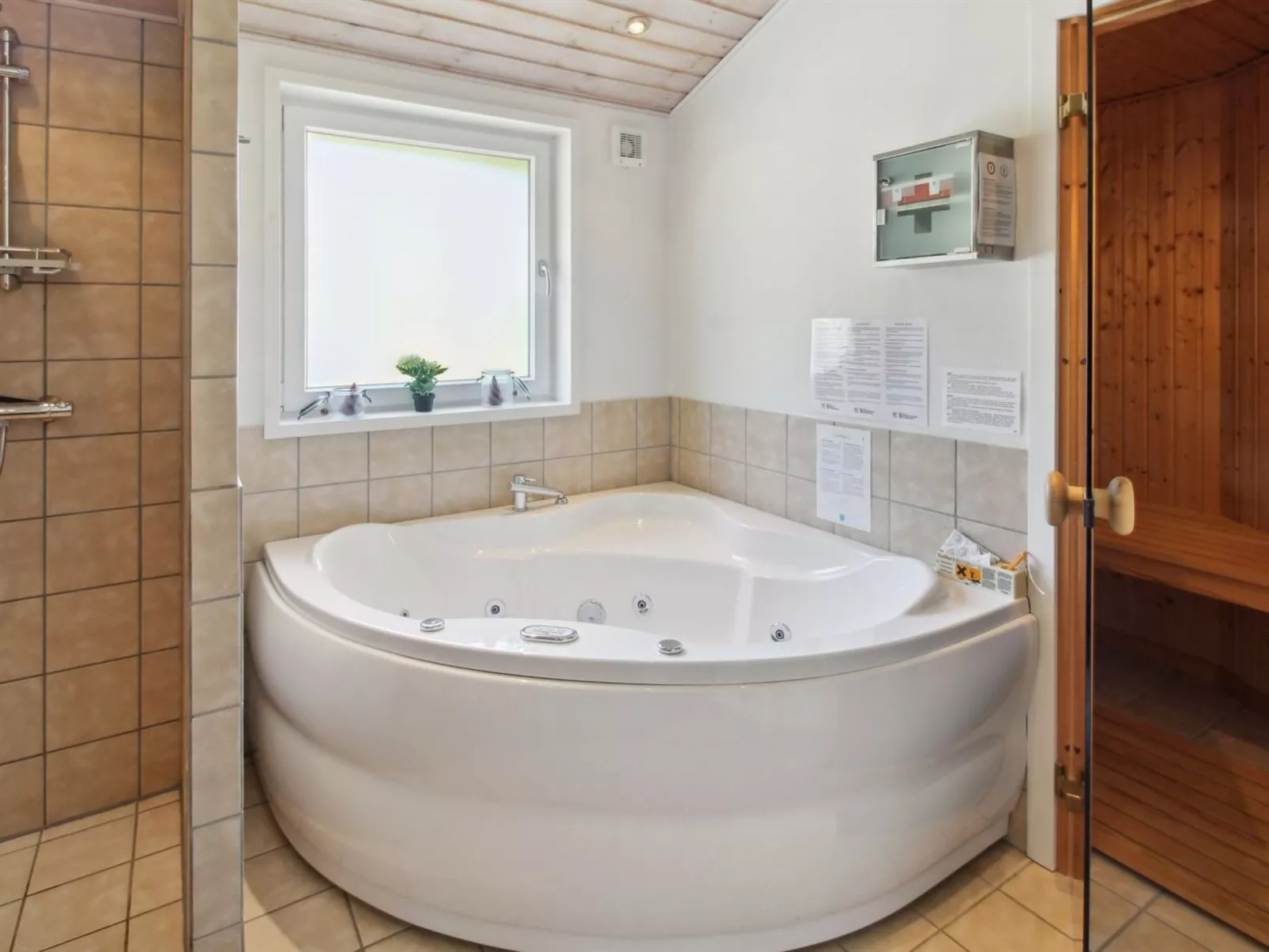 "Kiowa" - 4km from the sea-Drinnen