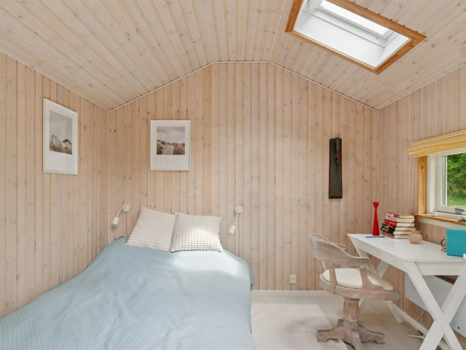 "Tekla" -  from the sea-Drinnen