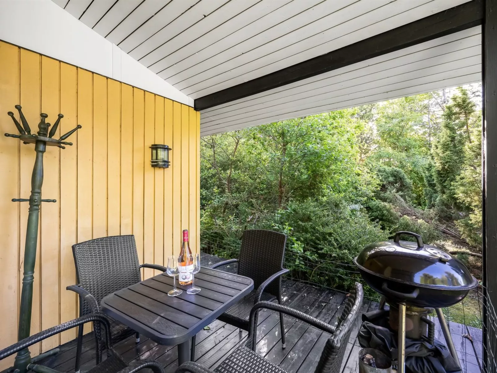 "Tenaya" - 200m to the fjord-Outside