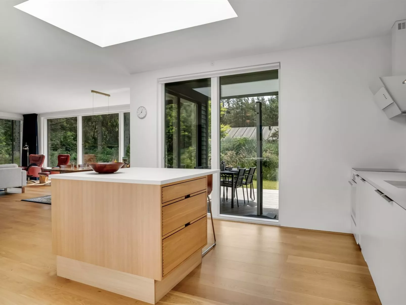 "Jonas" -  from the sea-Dedans