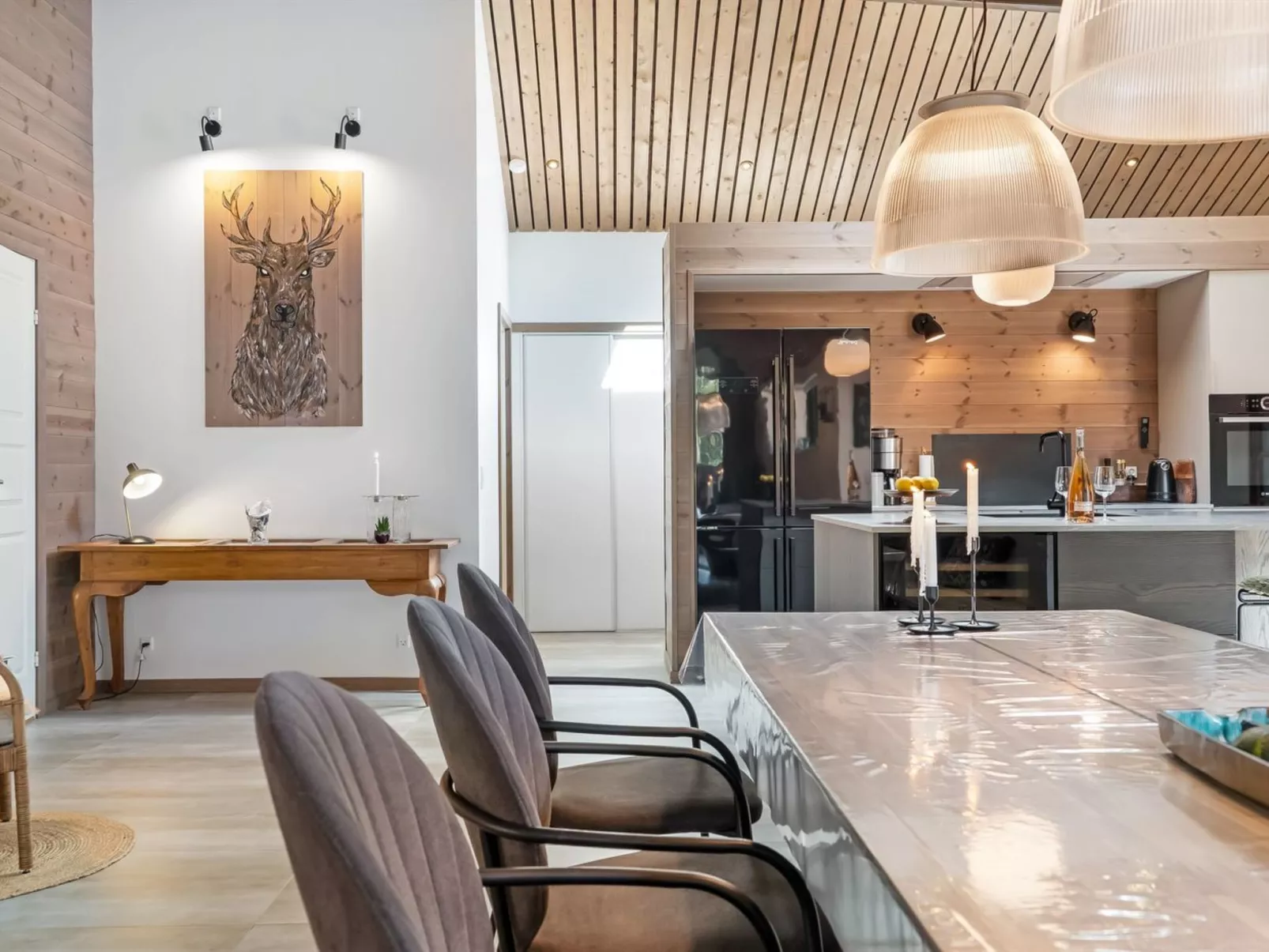 "Arbnora" -  from the sea-Dedans