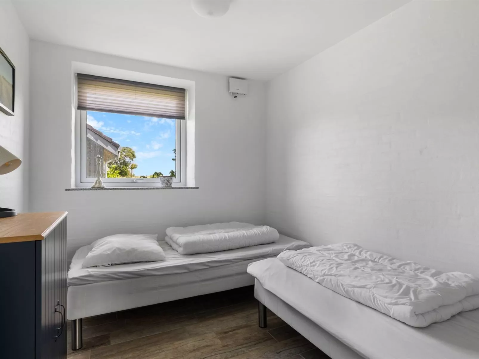 "Ung" - 460m from the sea-Inside