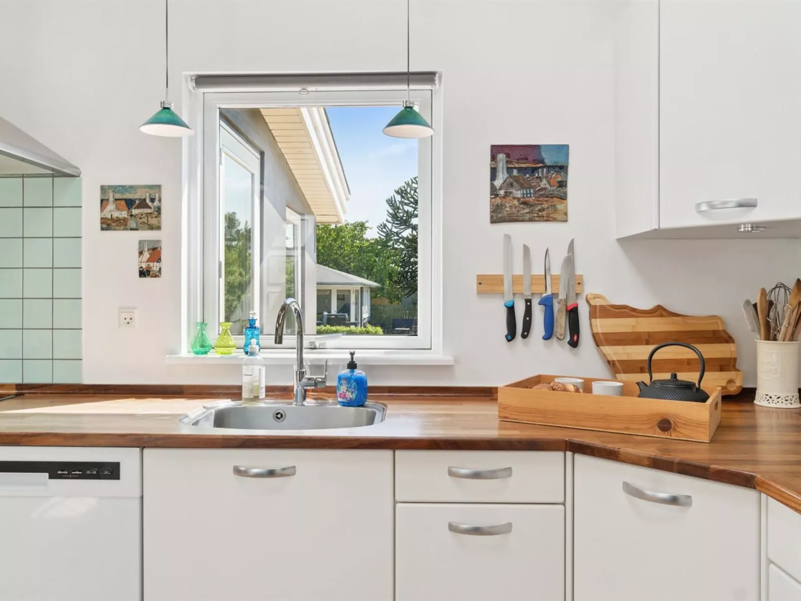 "Dreng" - 250m from the sea-Drinnen