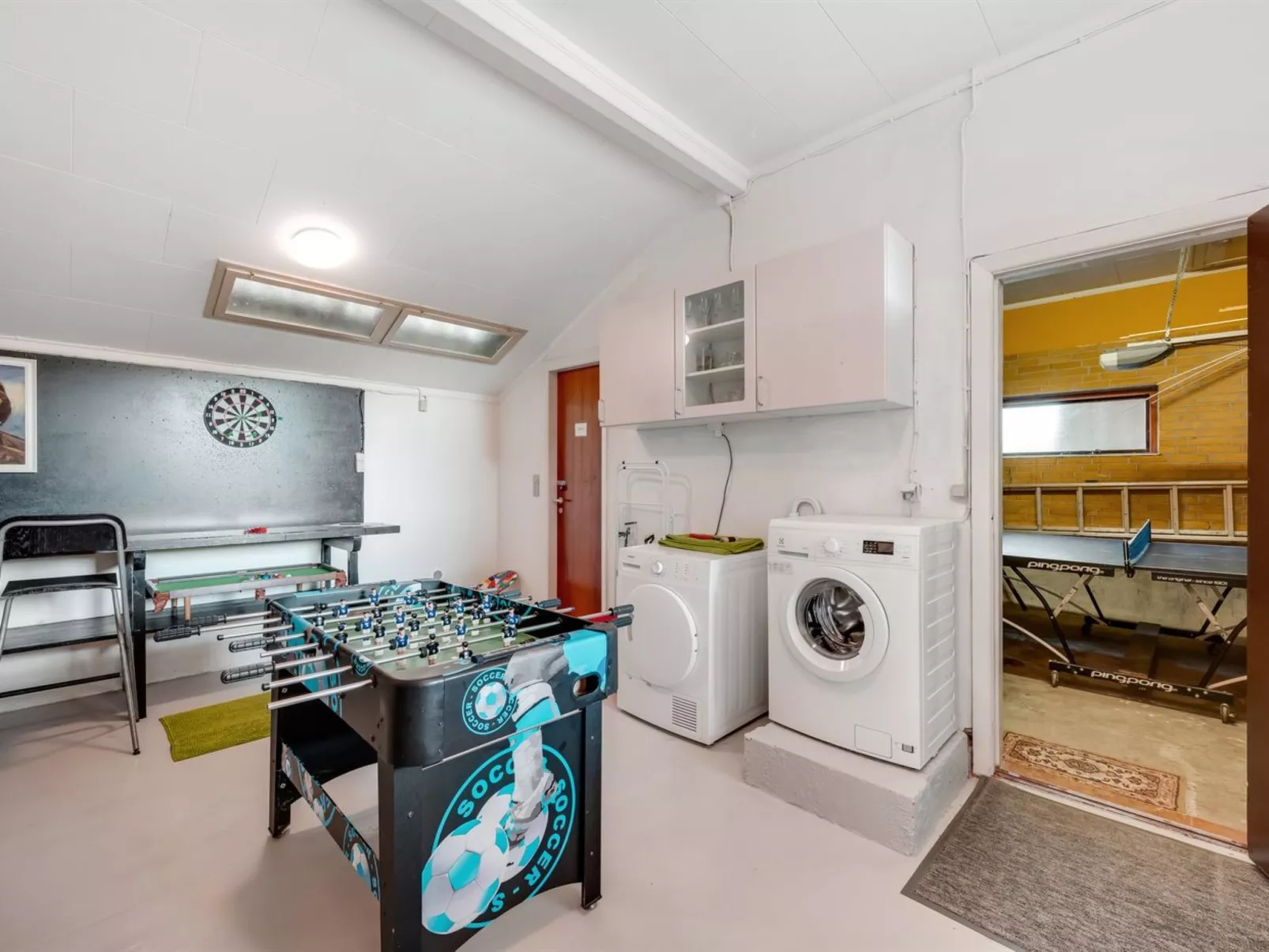 "Svein" - 500m to the fjord-Drinnen