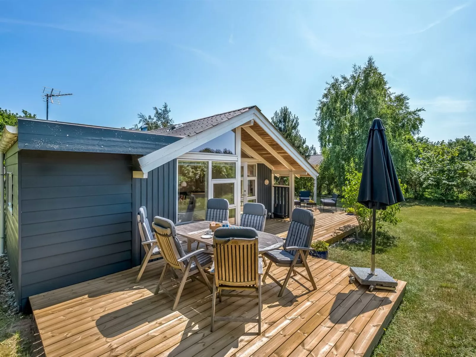 "Leeve" - 1.3km from the sea-Outside