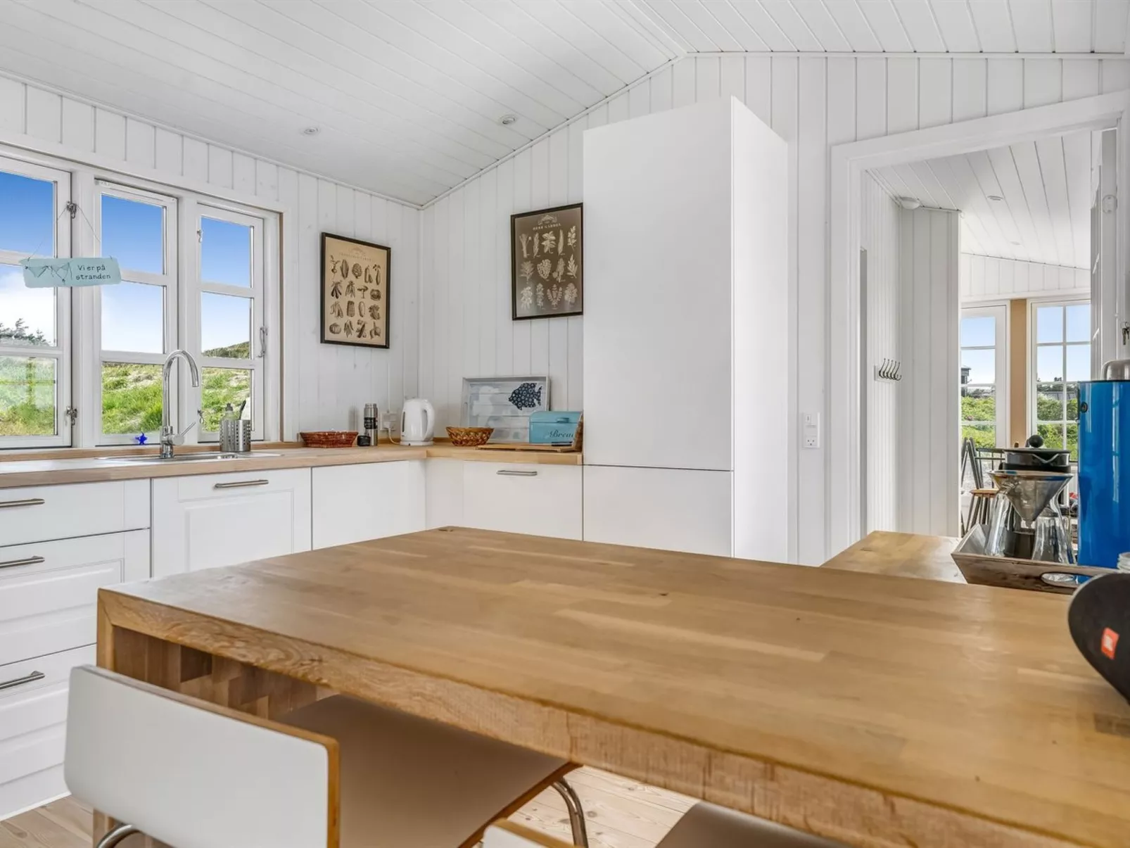 "Thine" - 250m from the sea-Dedans