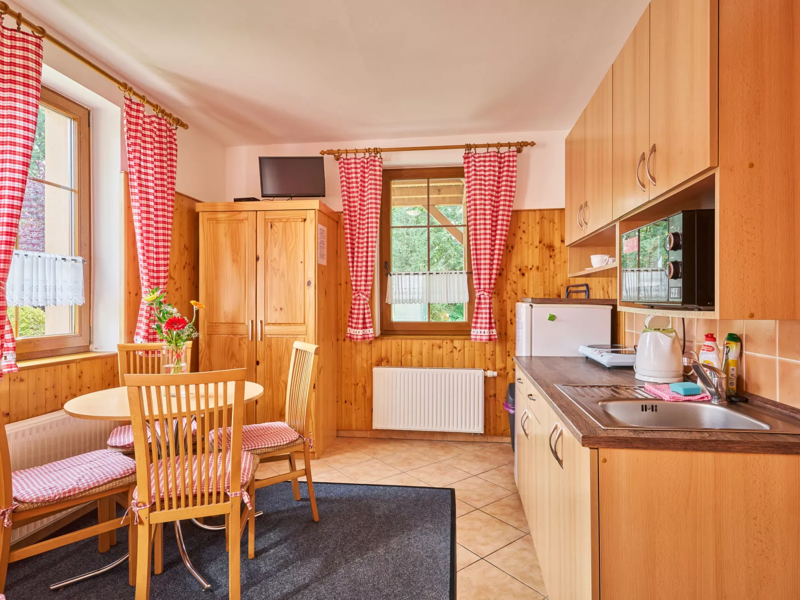 U Švýcarského dvora IV-Drinnen