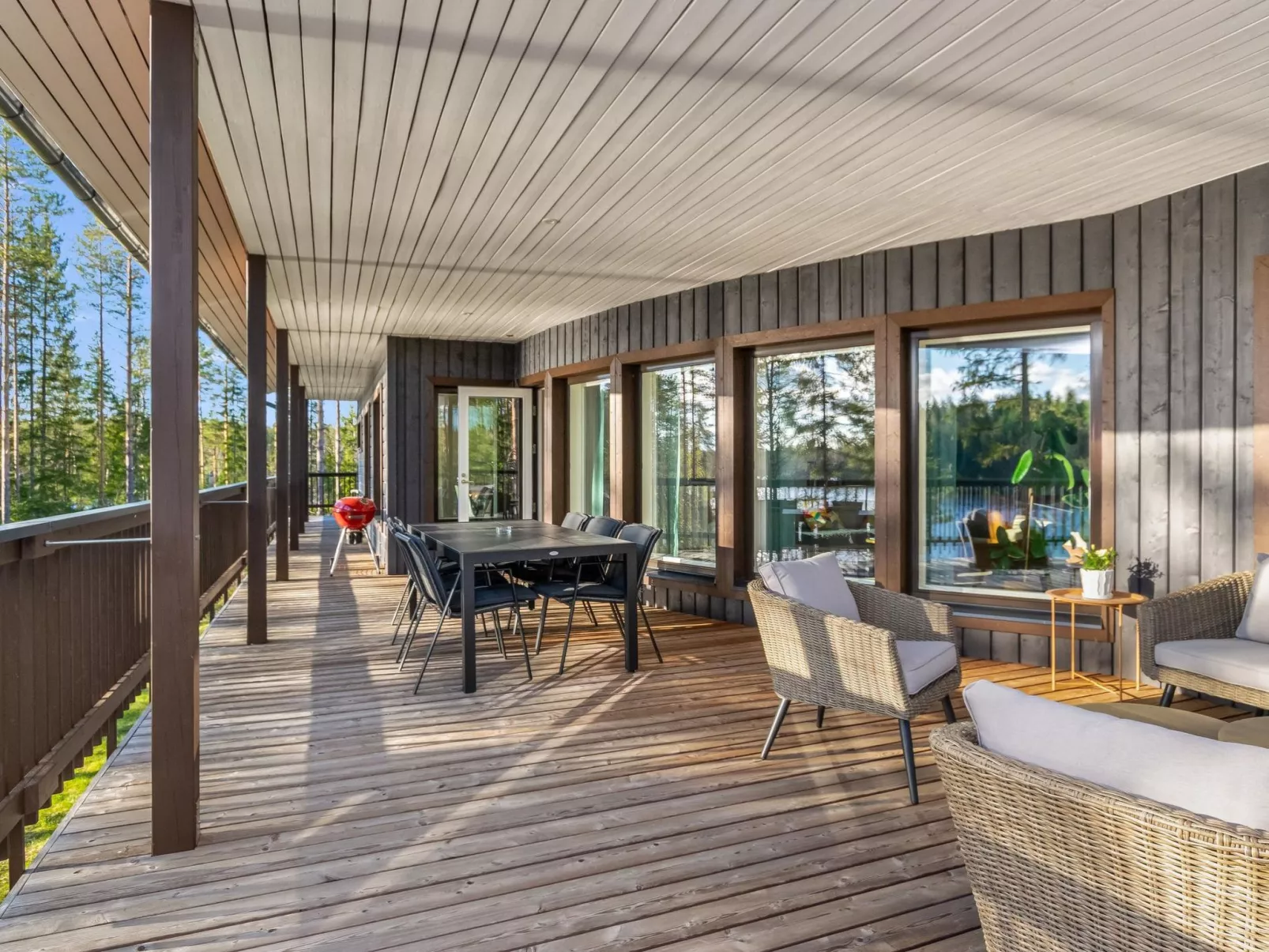 Järven idylli-Inside