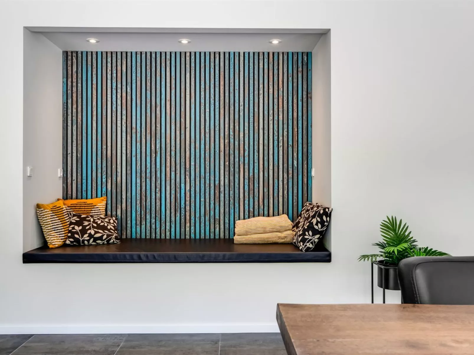 "Sighvat" - 300m from the sea-Drinnen