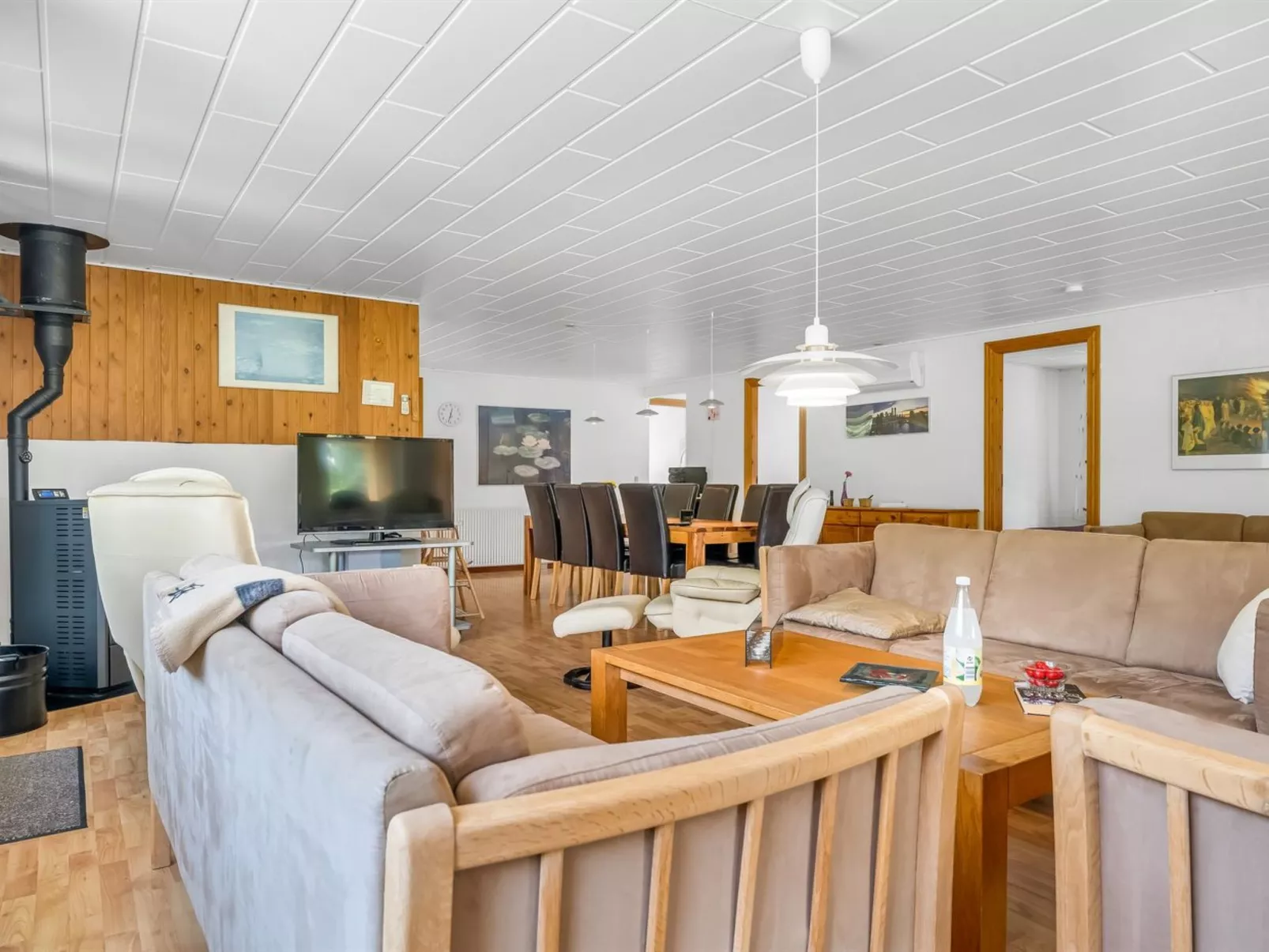 "Ebon" -  from the sea-Drinnen