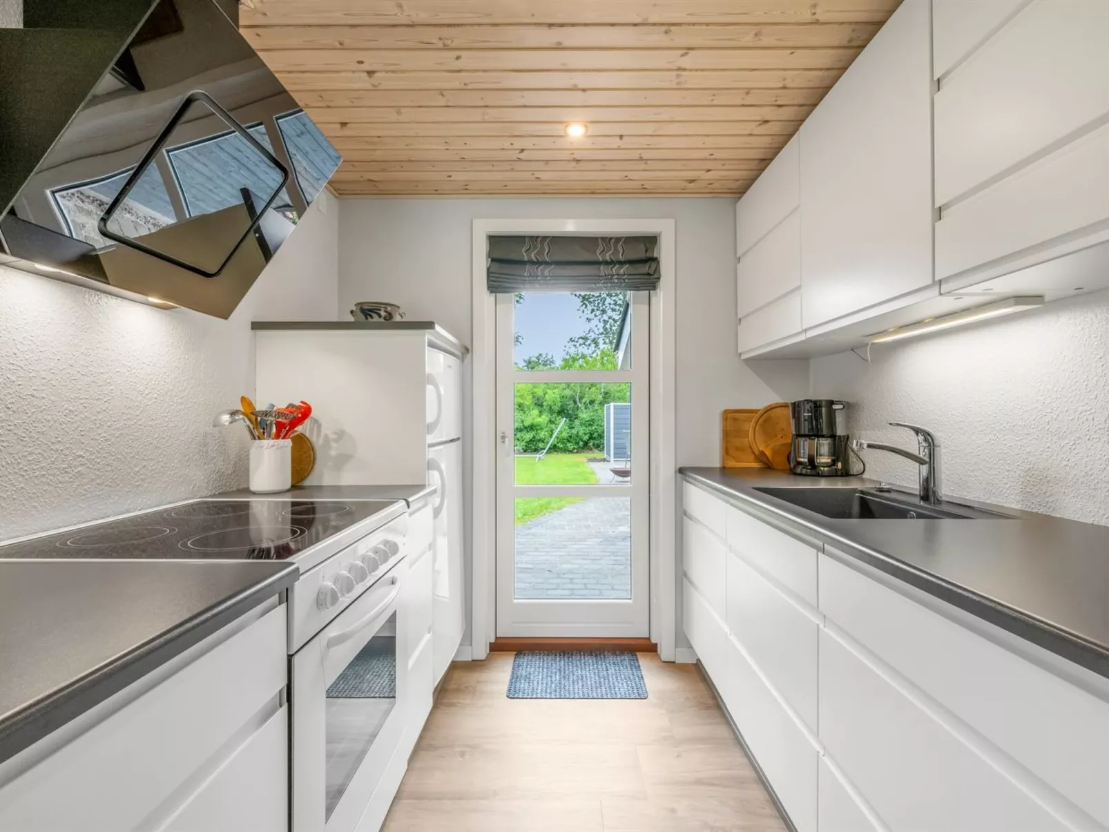 "Roland" - 200m to the fjord-Dedans