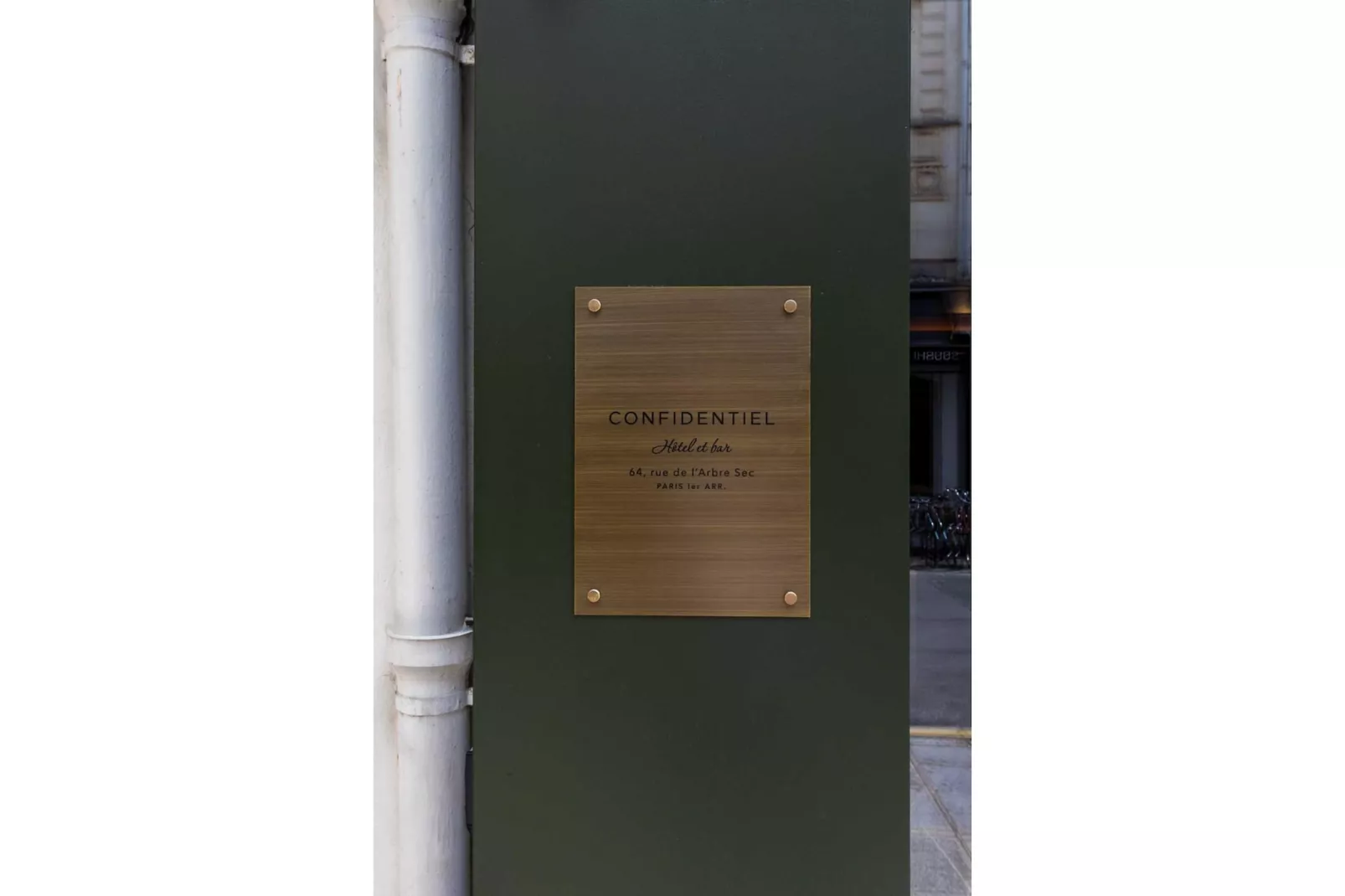 CONFIDENTIEL-4-Im Freien