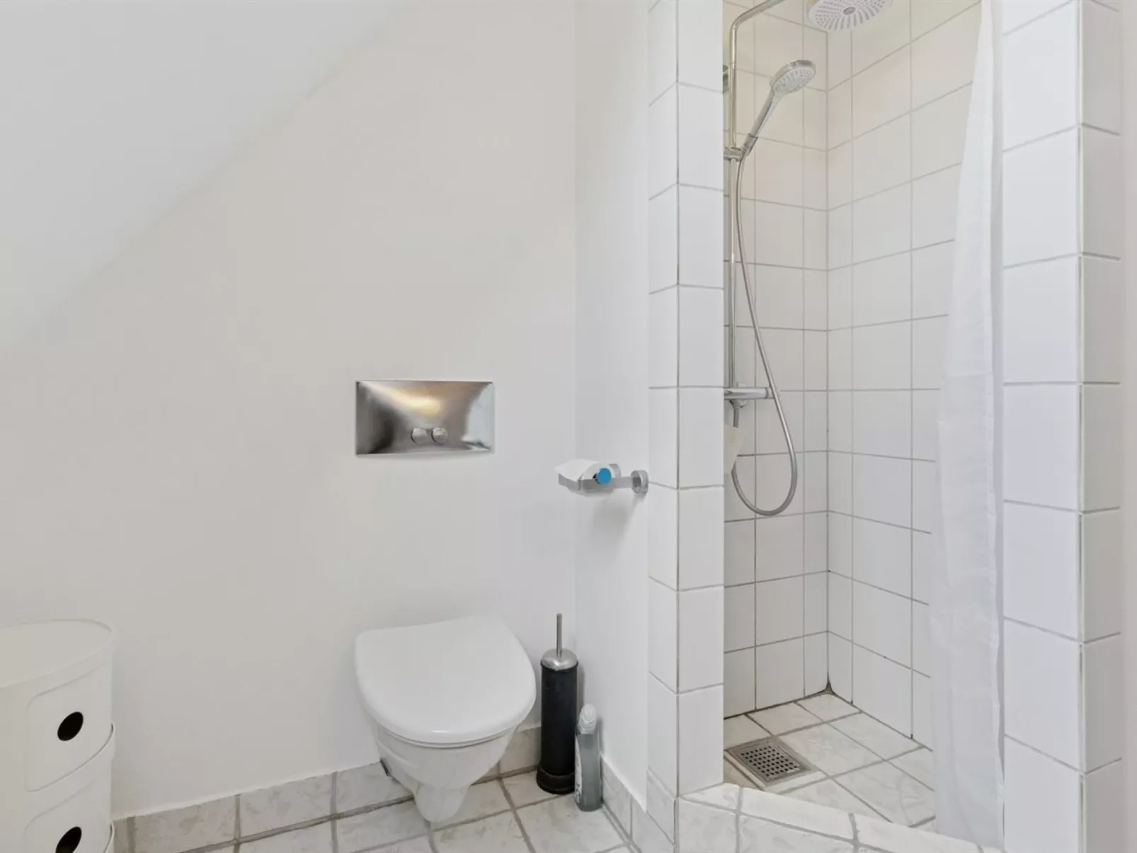 "Habbo" - 300m from the sea-Dedans