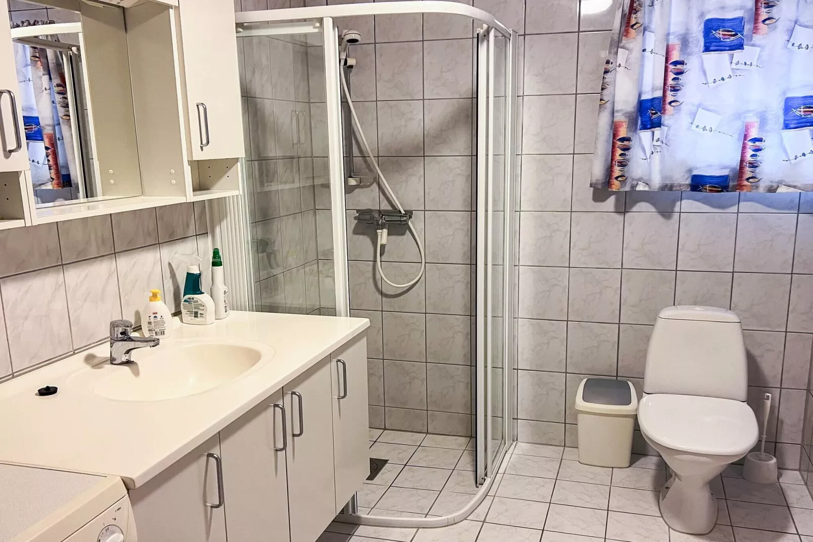 Retraite en bord de mer avec bateaux et pêche-Intérieur