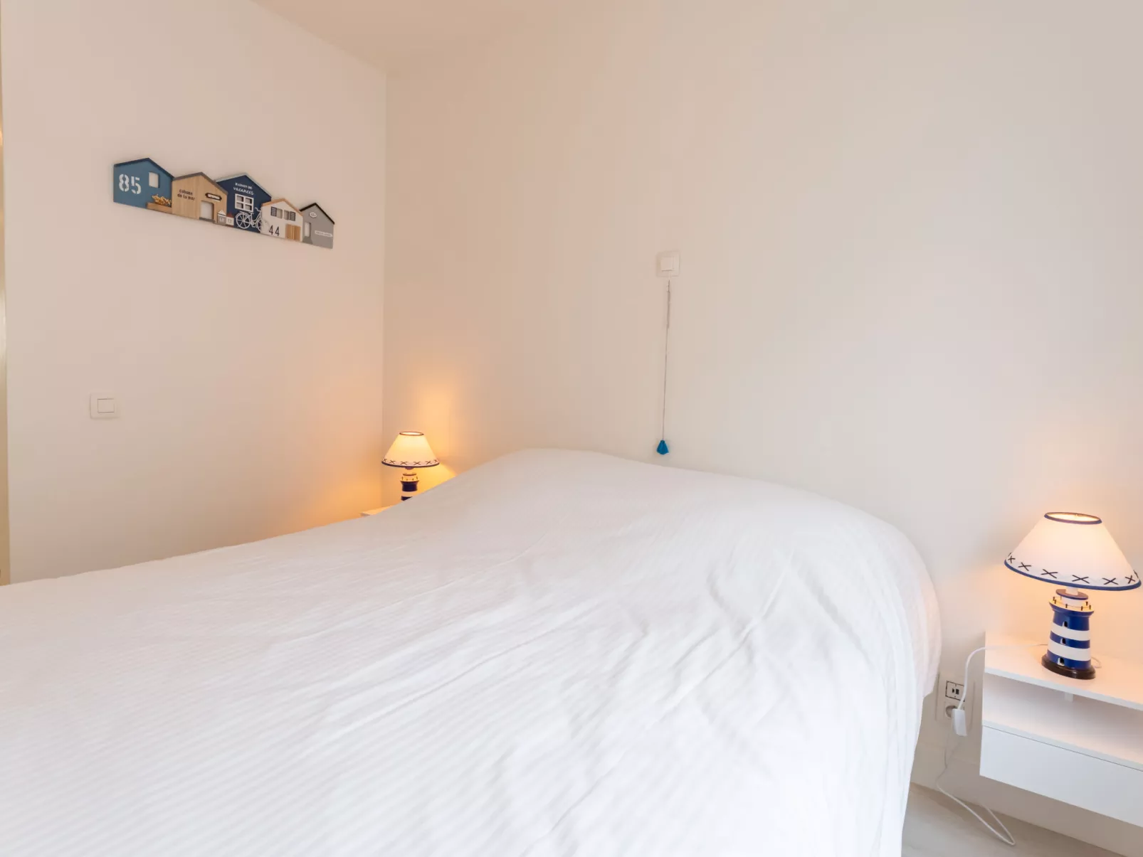 Anne I with harbour view-Dedans