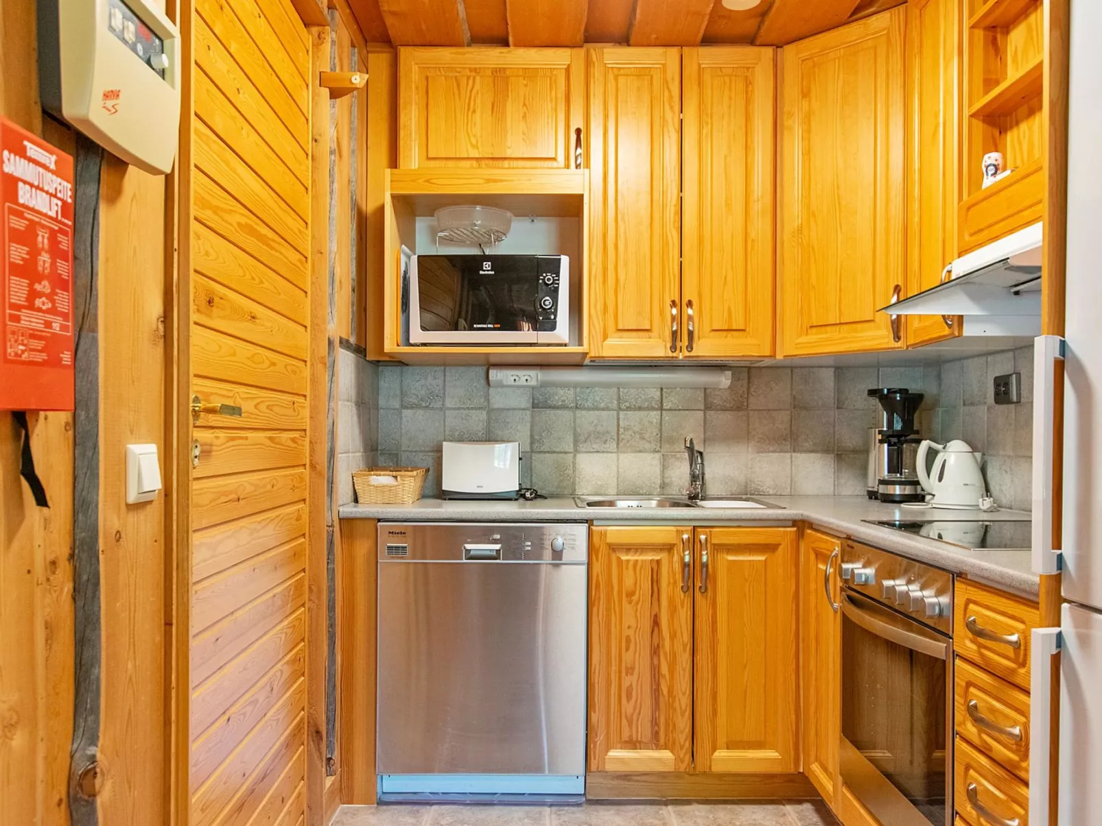 Sokosti - puilakka 4-Drinnen