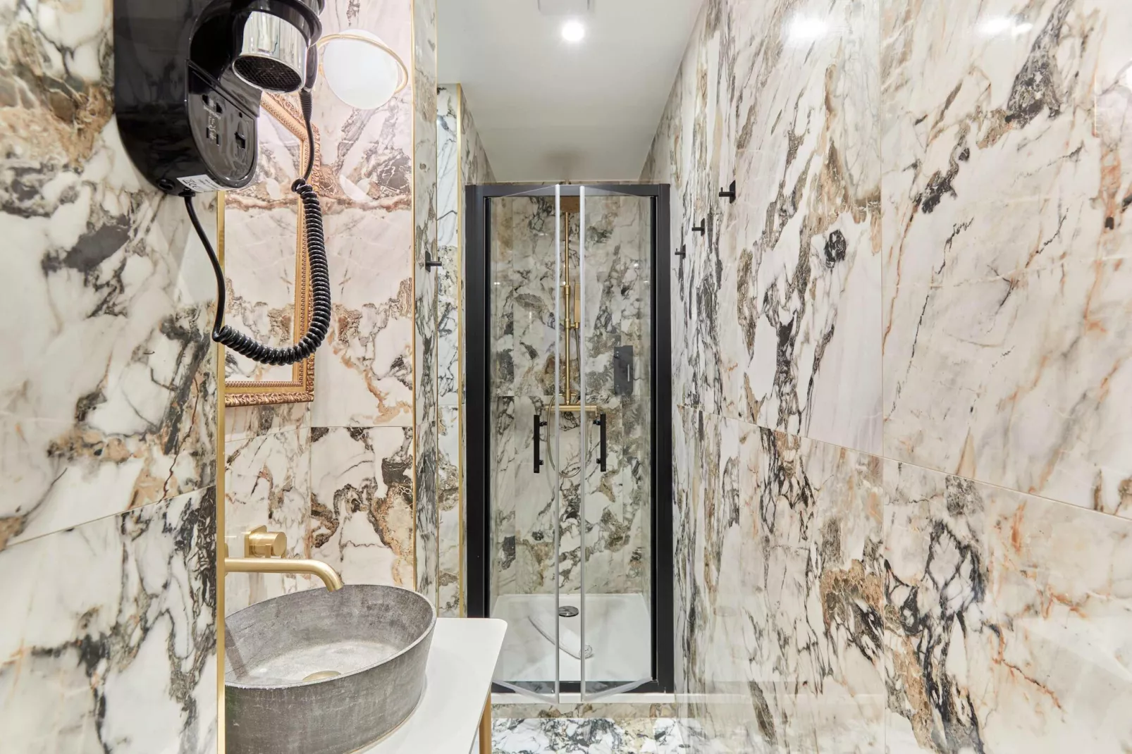 COLISEE A-Image-tags.