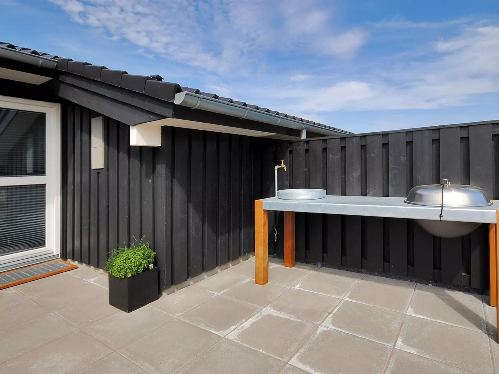 "Arisa" - 100m to the fjord-Outside