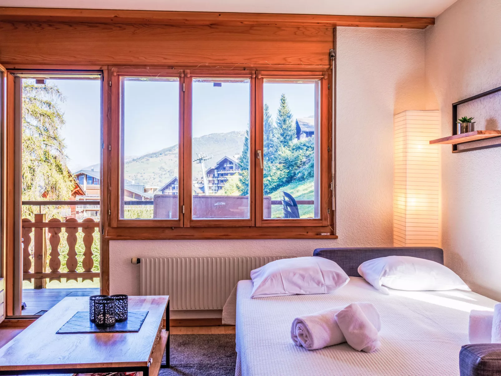 Ambassador 1/6-Dedans