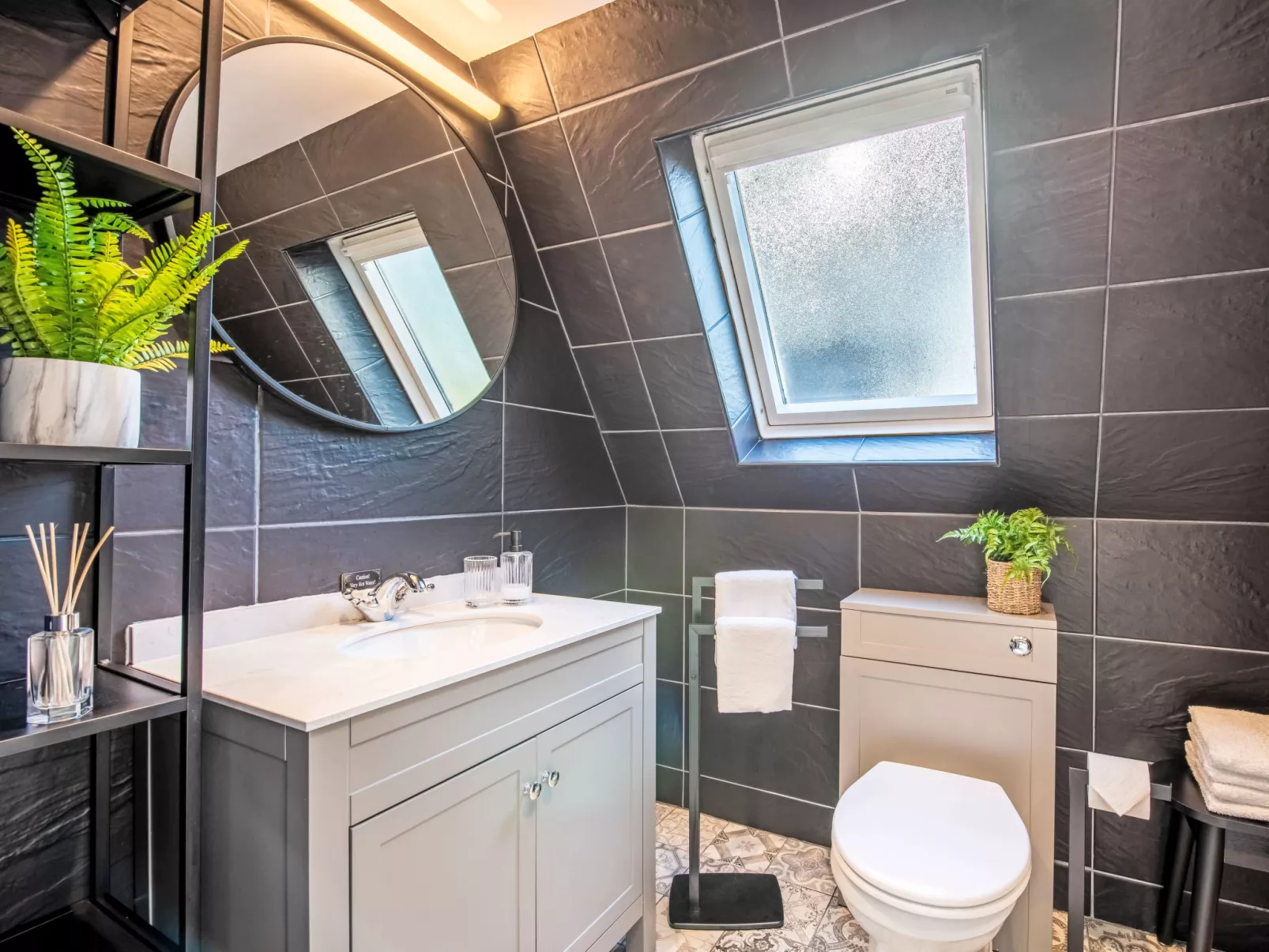 Pine Needle Lodge-Dedans