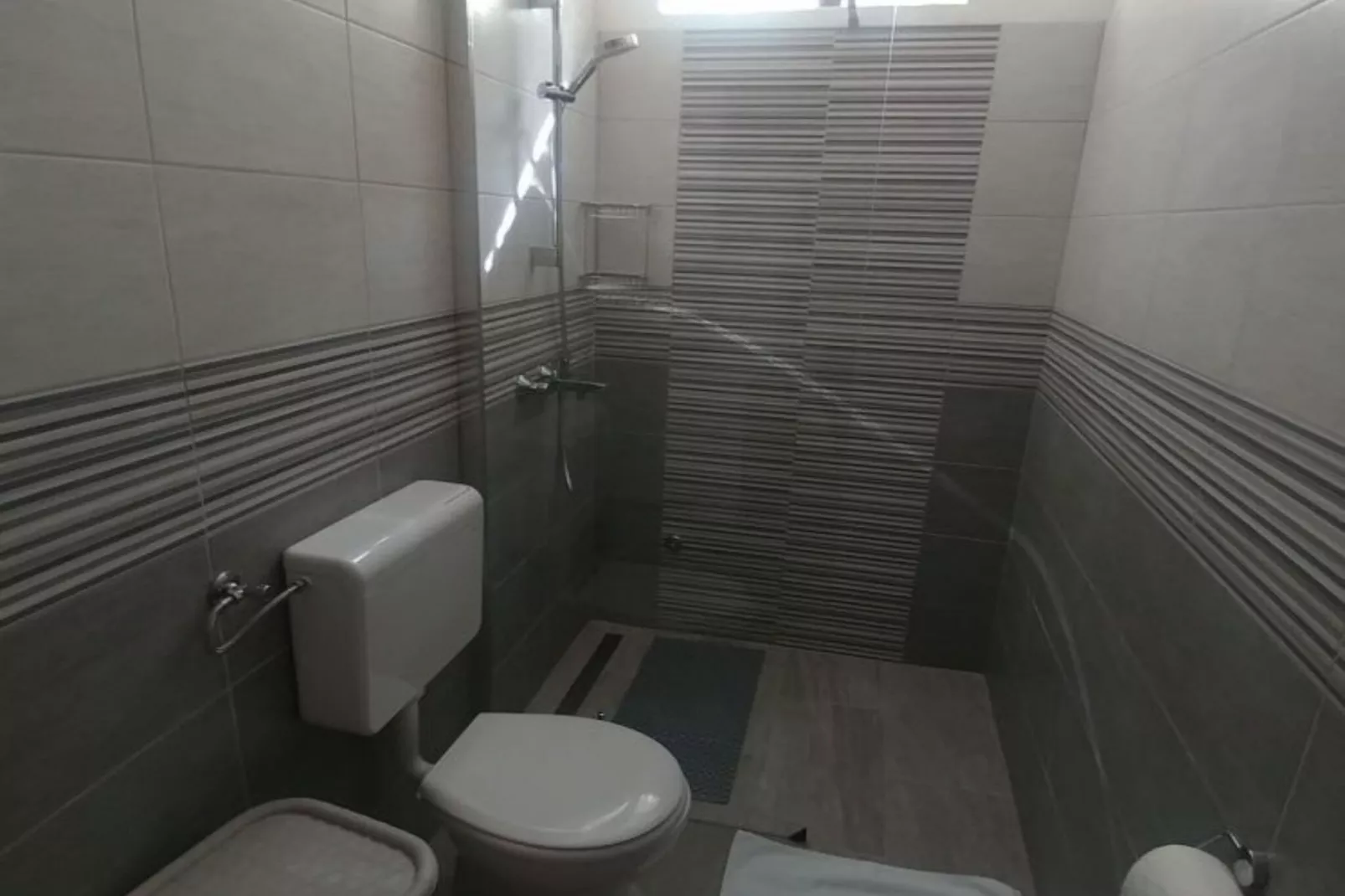 Four Bedroom Holiday Home With Terrace & Sea View-Salle de bain