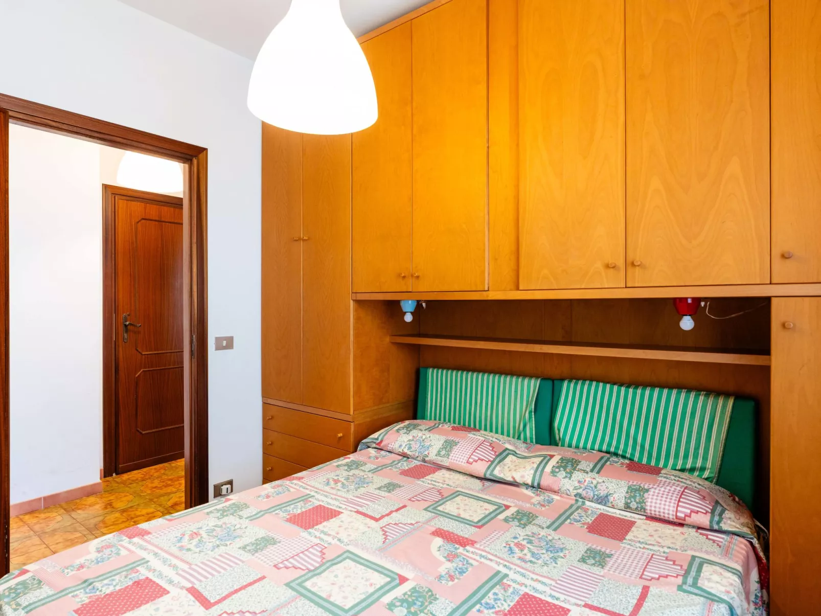 Due passi dal mare-Drinnen