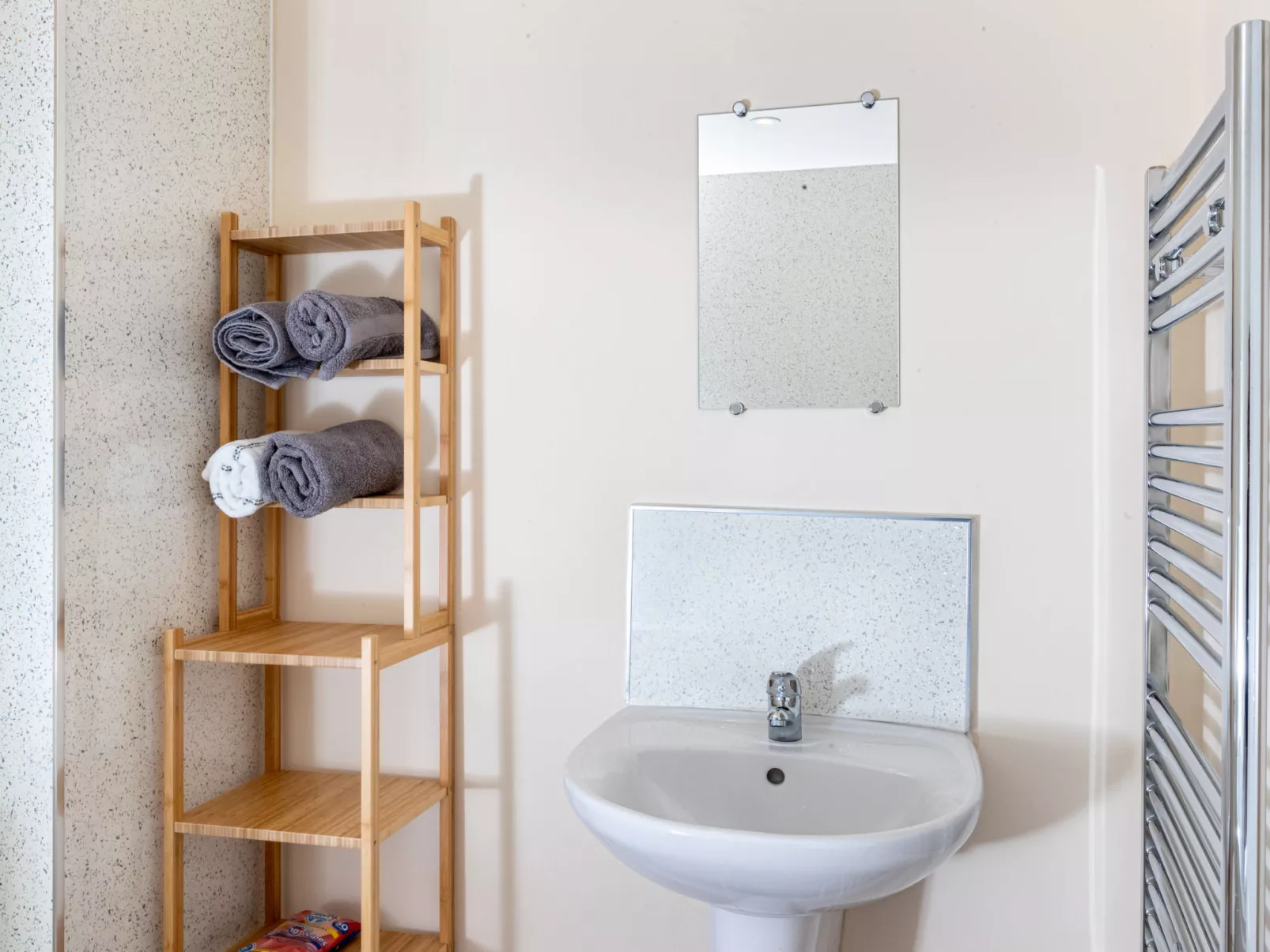 Number Seven-Drinnen