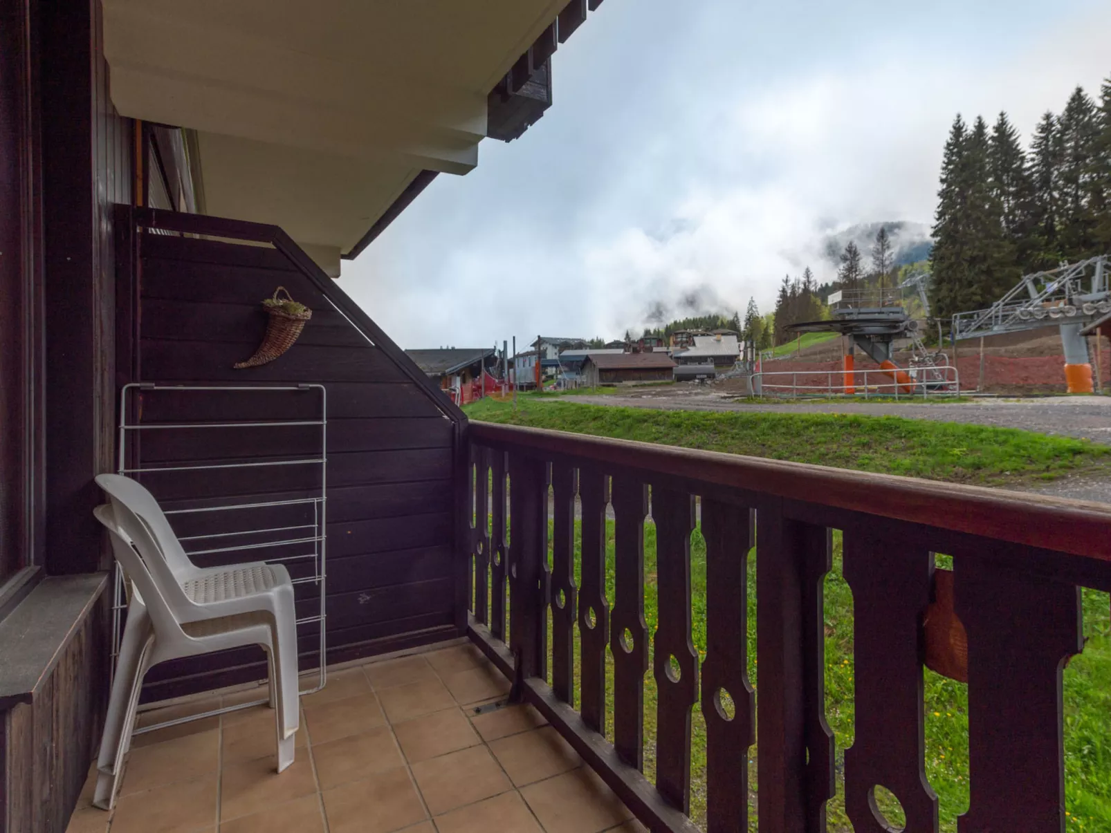 Grand Morillon-Outside