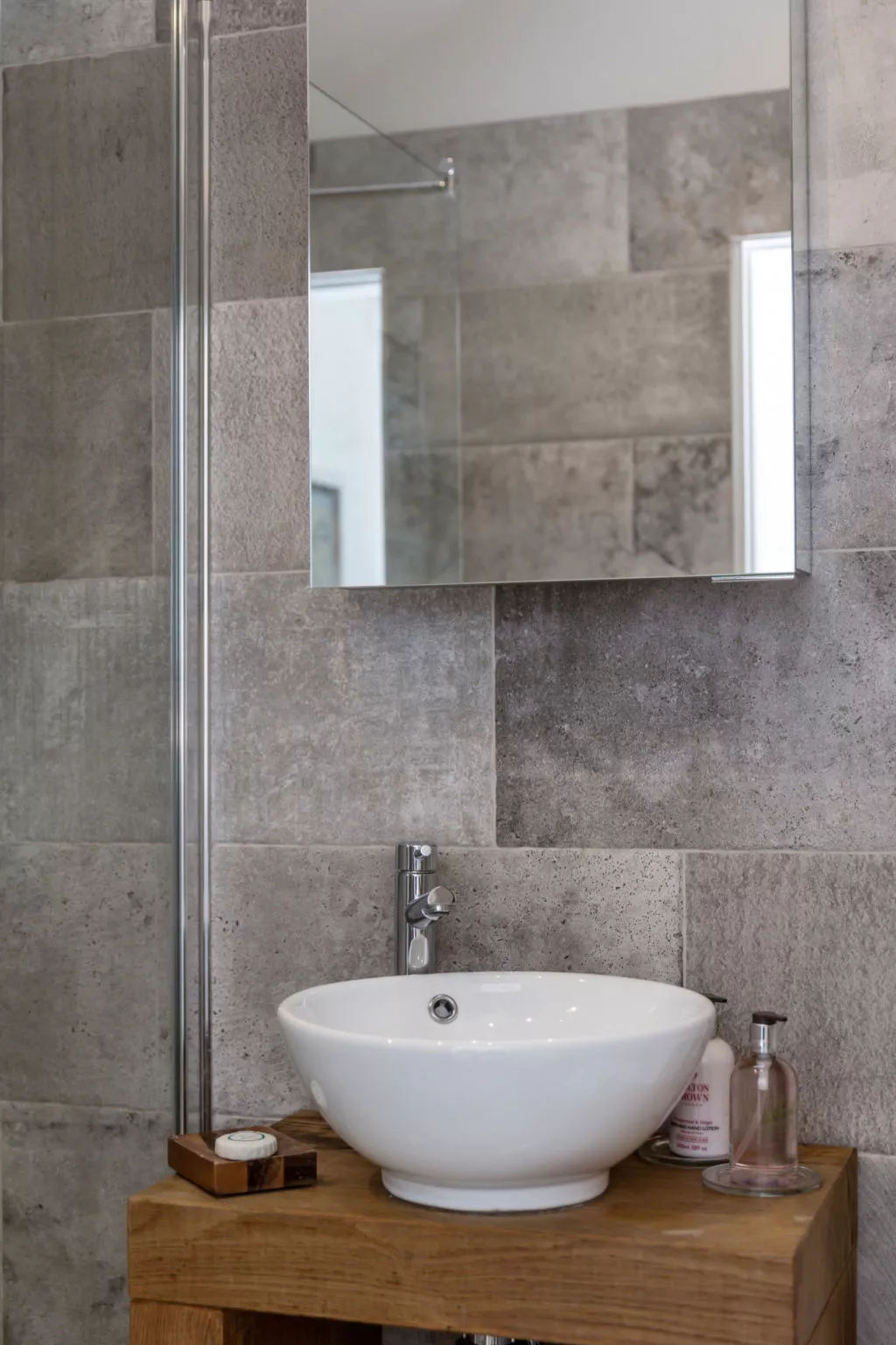 Middle Warble Stables-Dedans