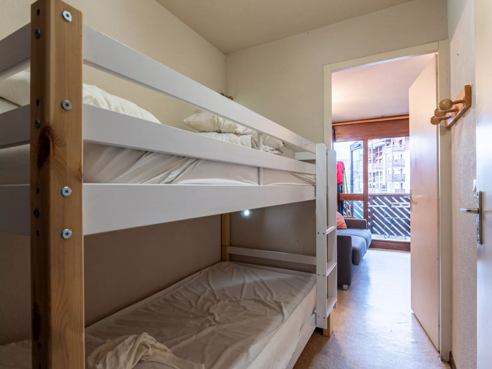 P. LES ESSERTS-Inside