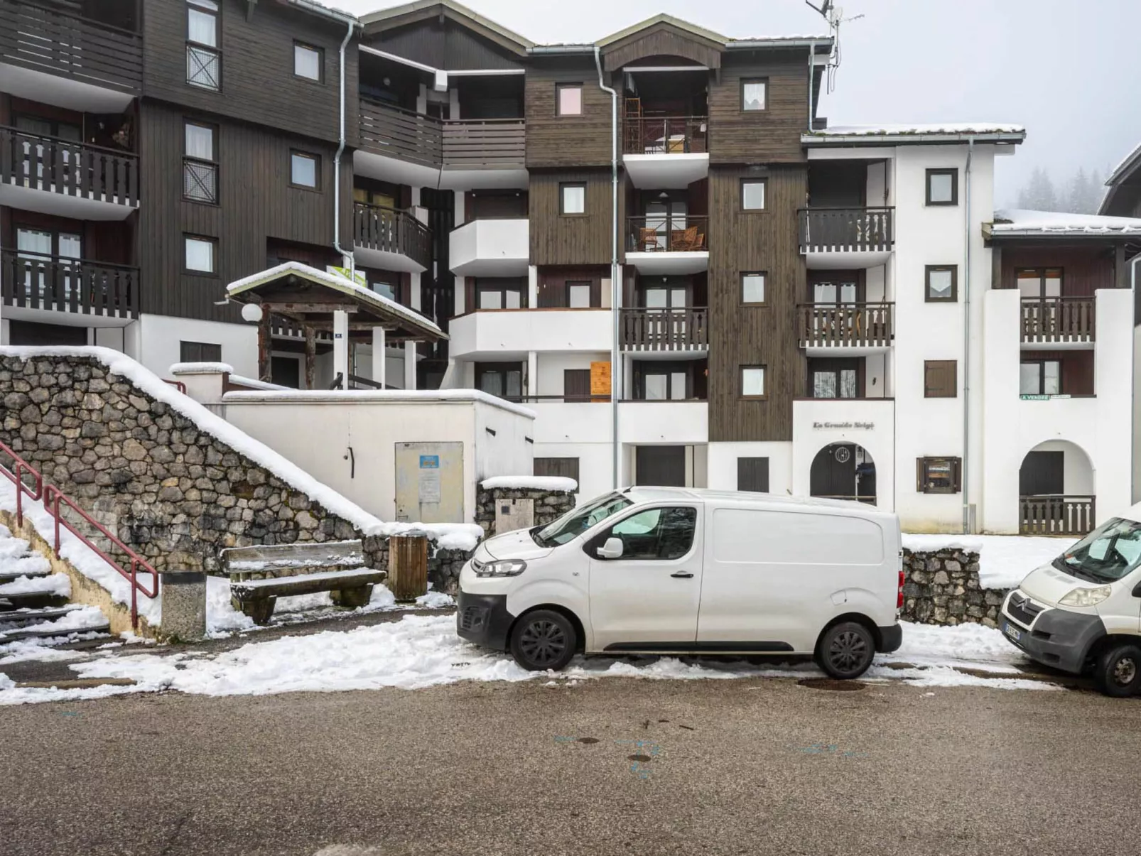 Grande Neige-Outside