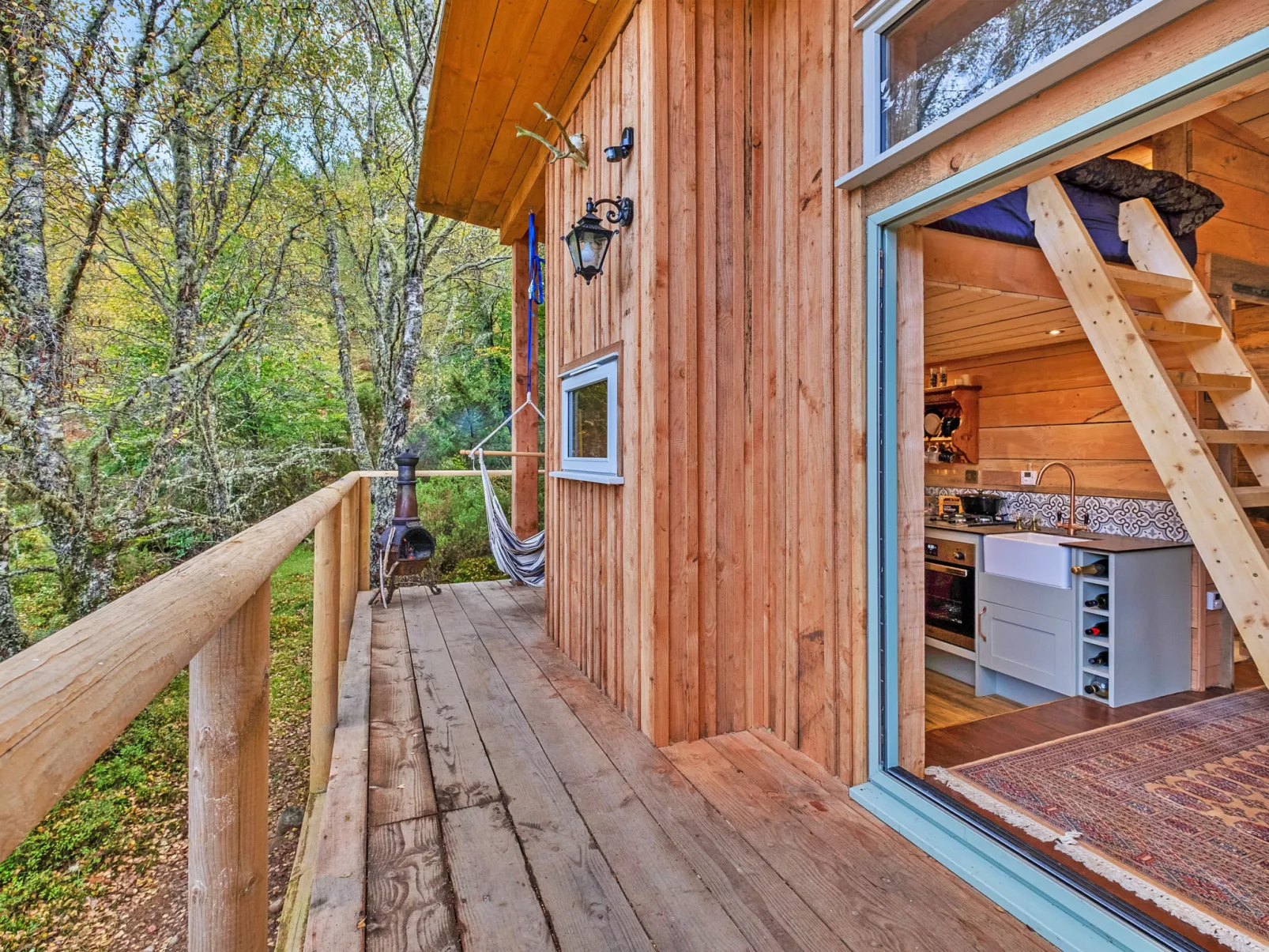 Cosagach Falls Cabin-Dedans