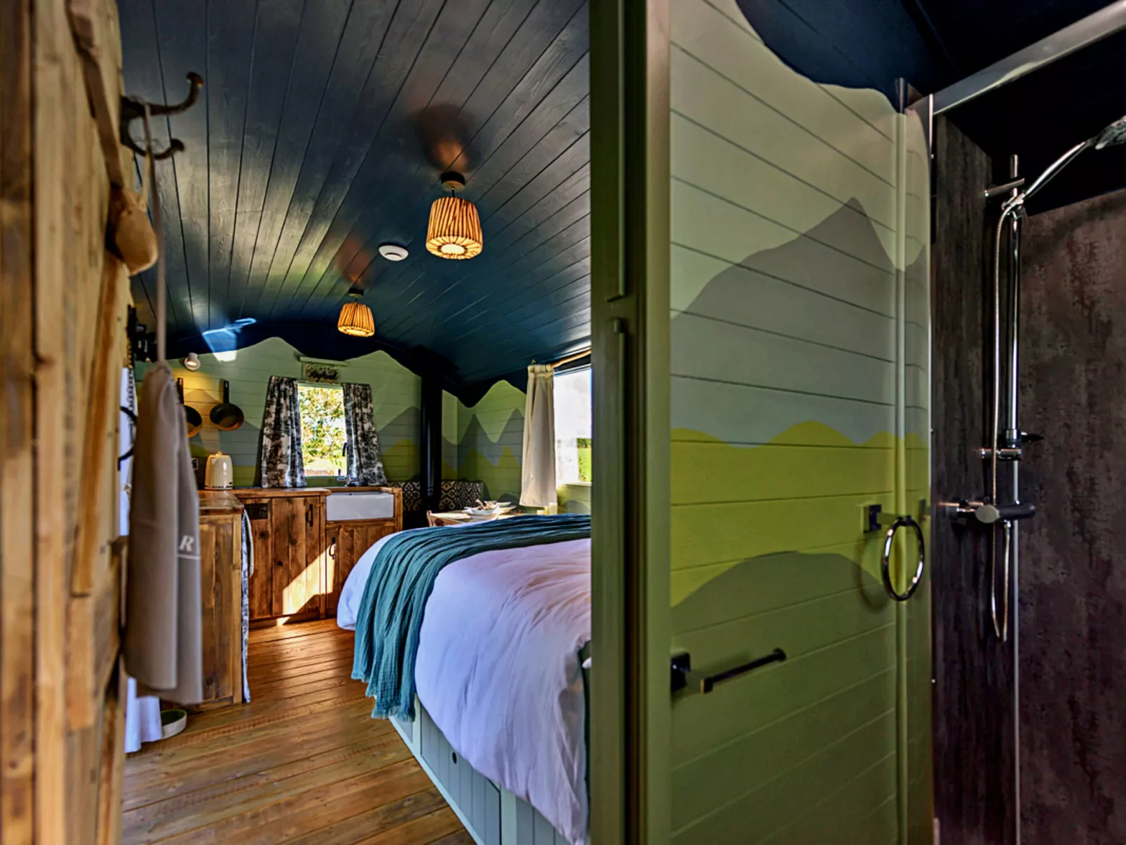 'Angharad' Poachers Hut-Inside