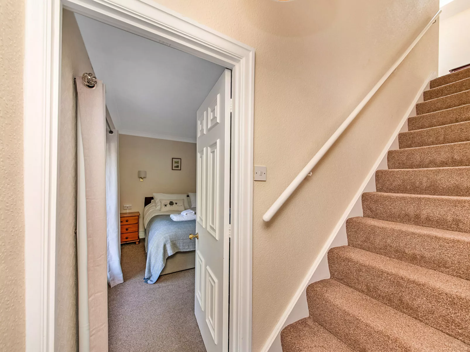 Cleveland Hall Apt-Drinnen