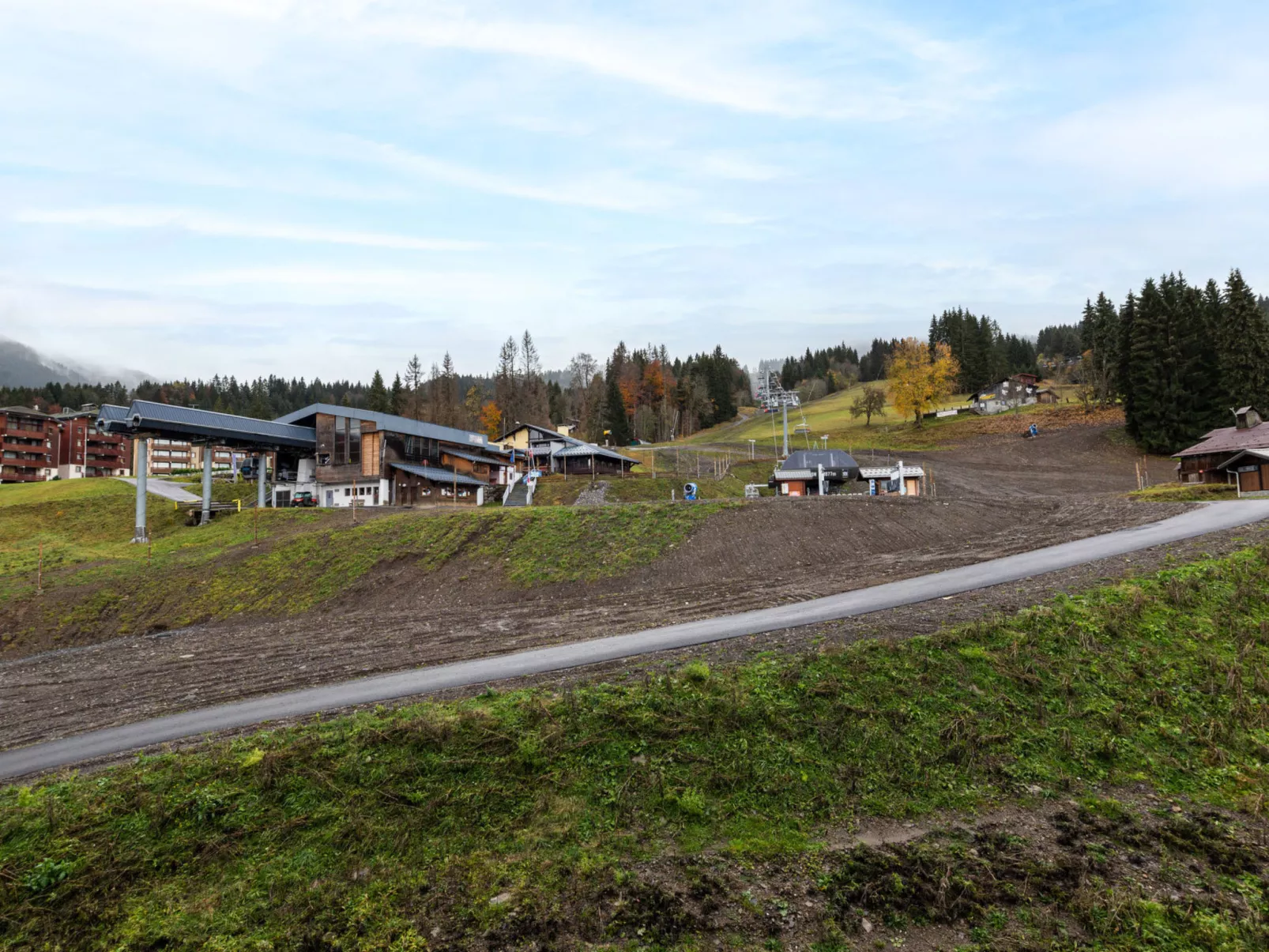 Les Eterlous-Outside