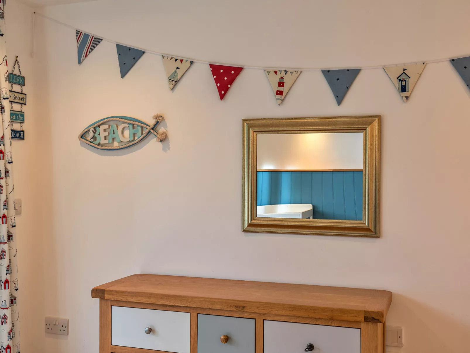 Dingles Cottage-Drinnen