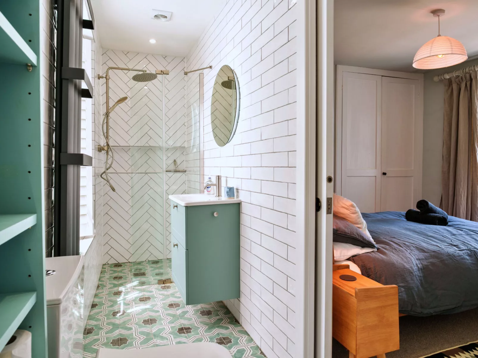 April Cottage-Dedans