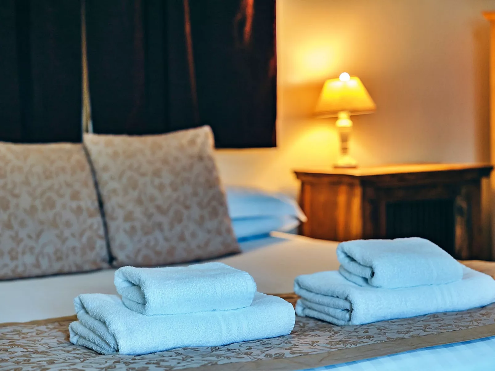 Netley Hall - Honeysuckle-Dedans