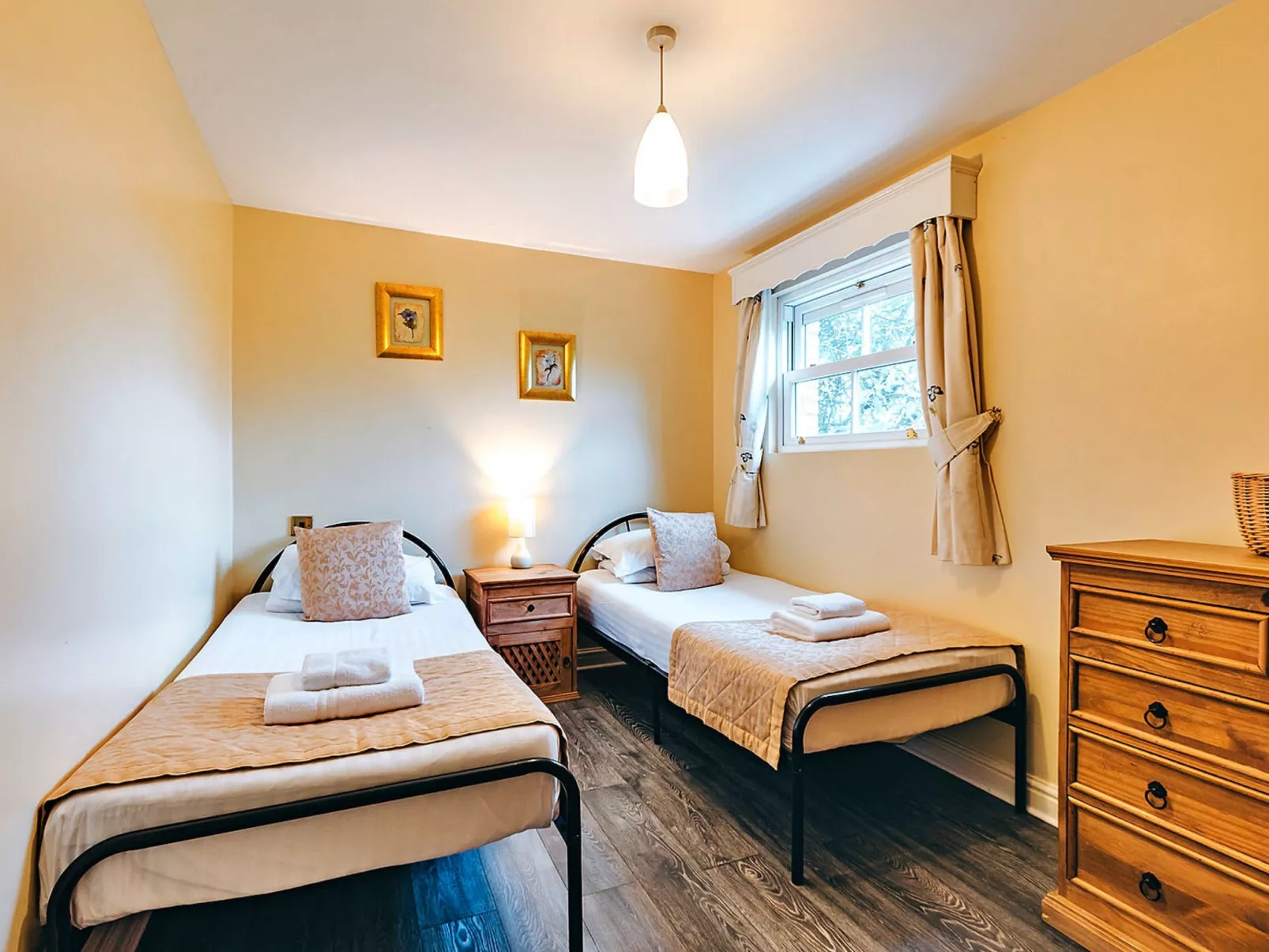 Netley Hall - Jasmine-Dedans