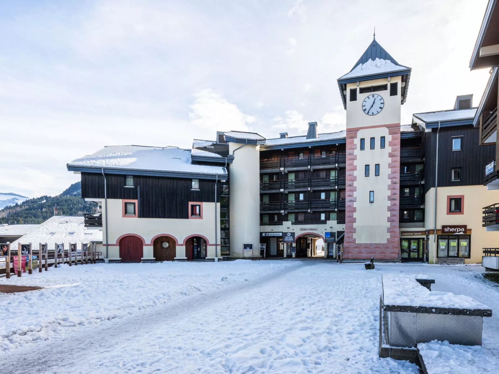 Grand Morillon-Outside