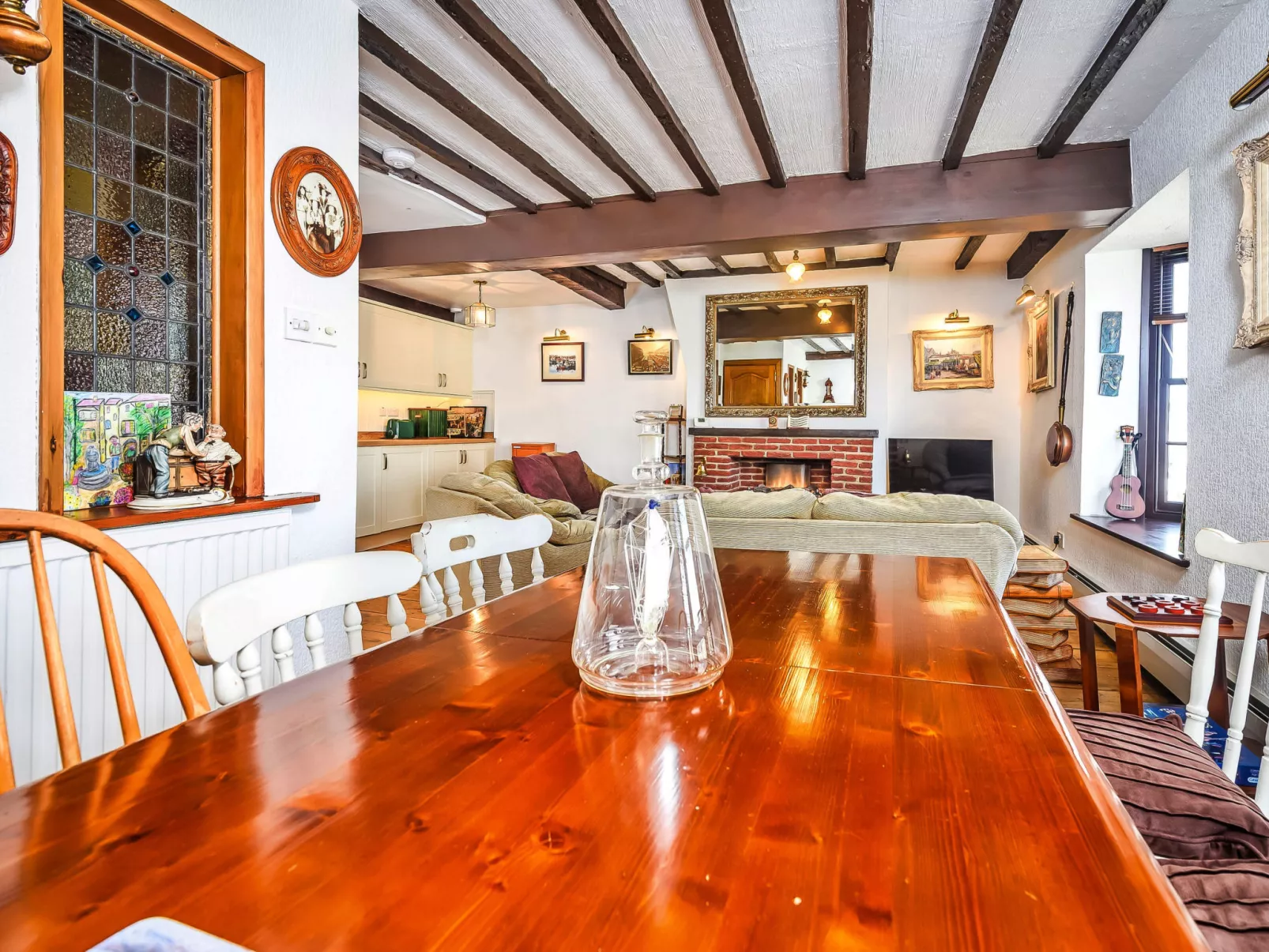 Ukulele Cottage-Drinnen