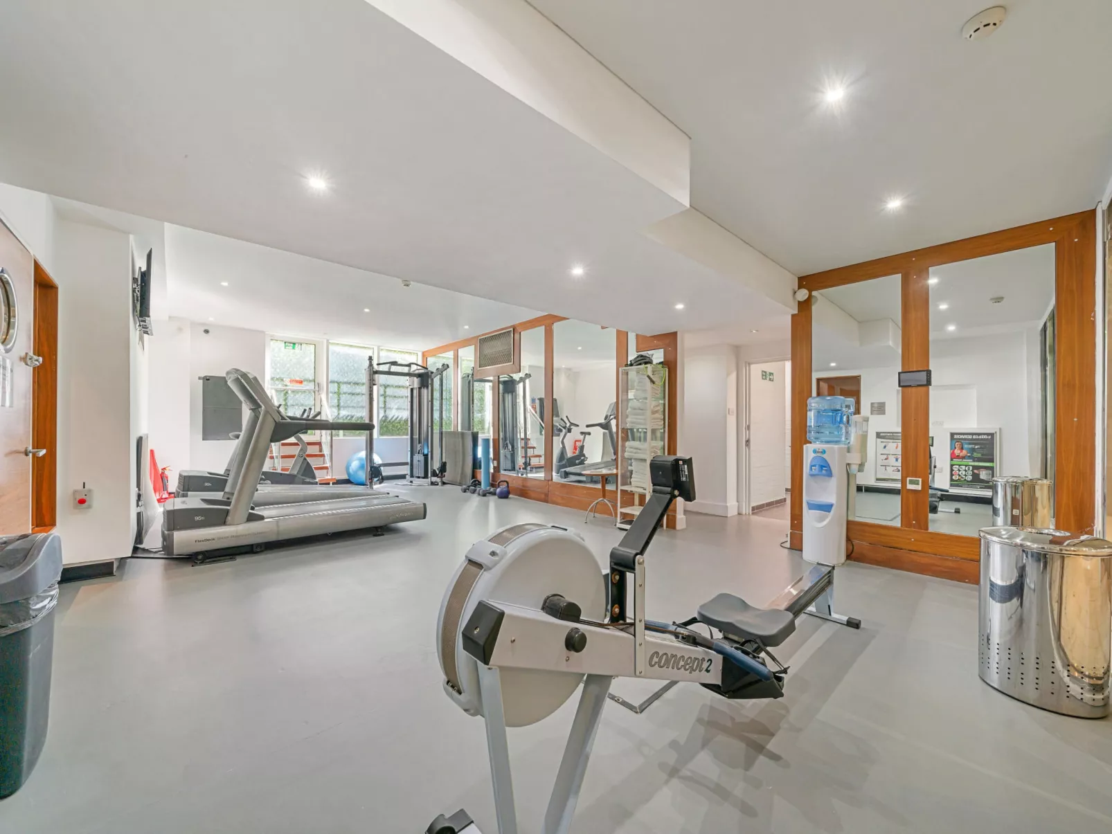 Roland House - Two Bedroom A-Dedans