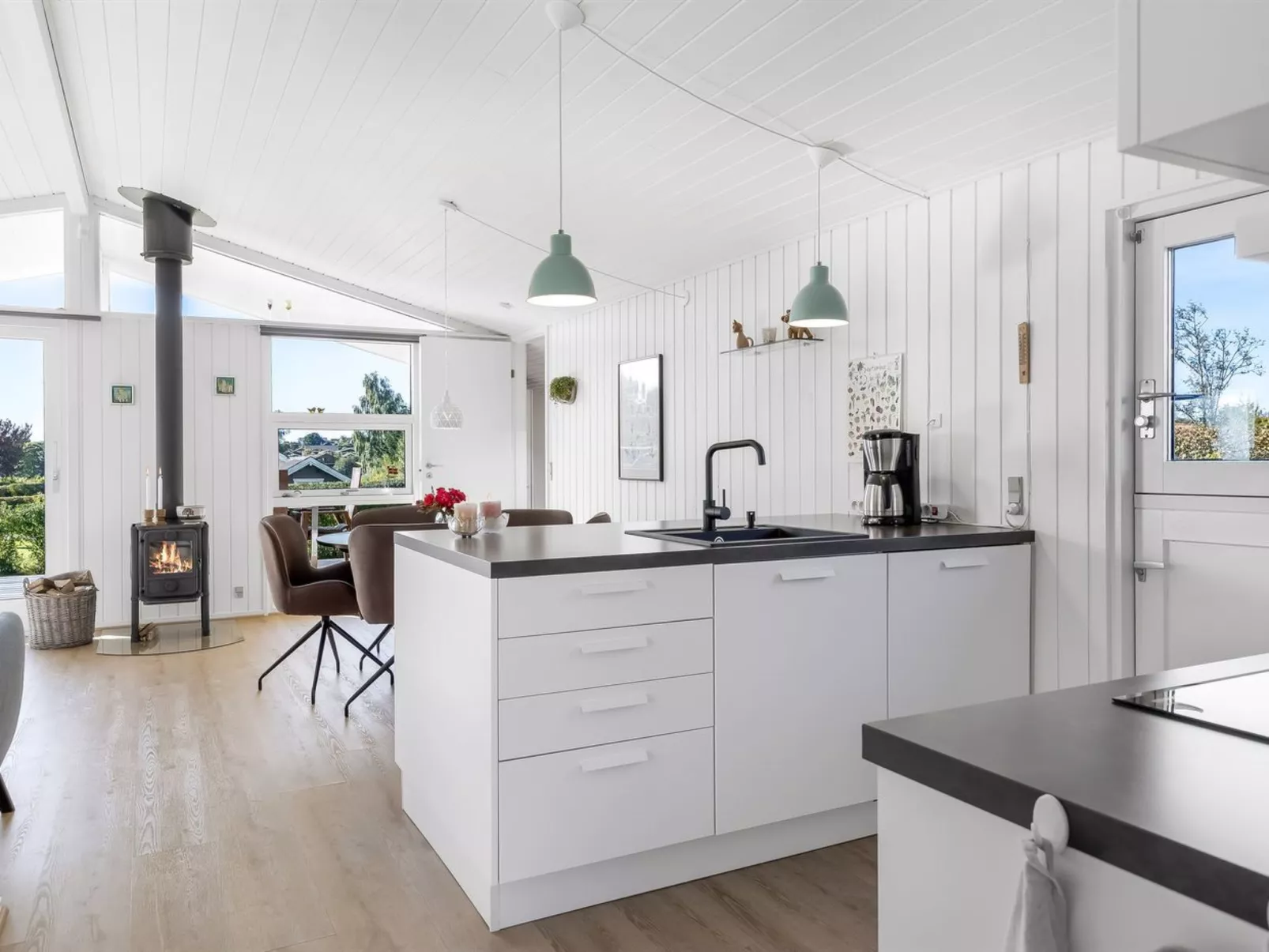 "Quanna" - 450m from the sea-Inside