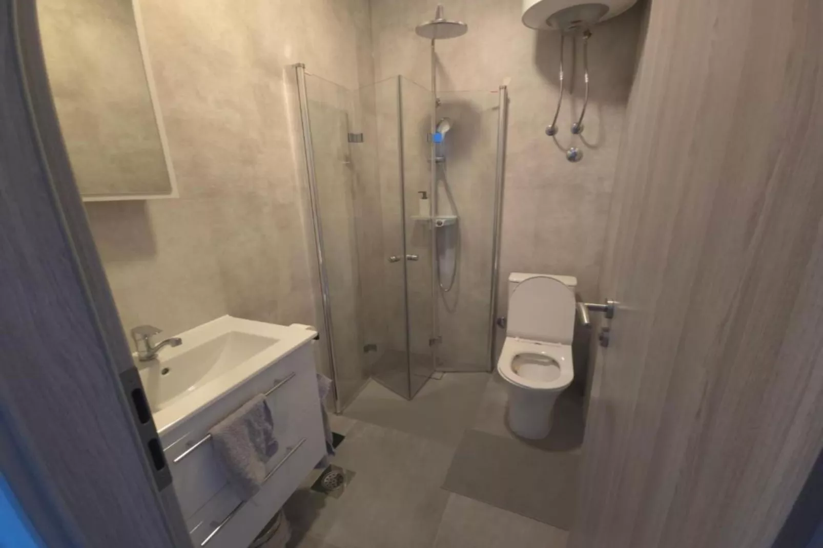 Rooms Burnum - Triple Room 1-Badezimmer