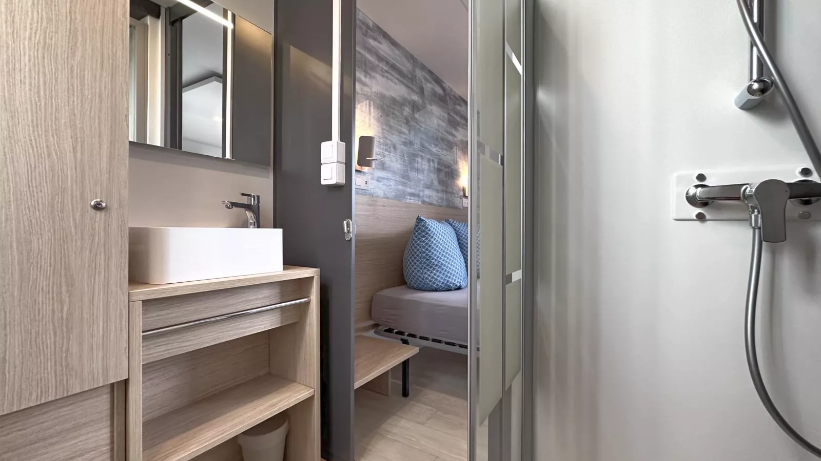 Feriendorf Seeblick - Tiny Chalet Nr 10-Bathroom