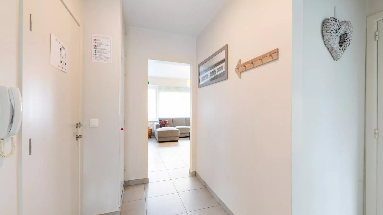 Elisa Beta-Hall / réception