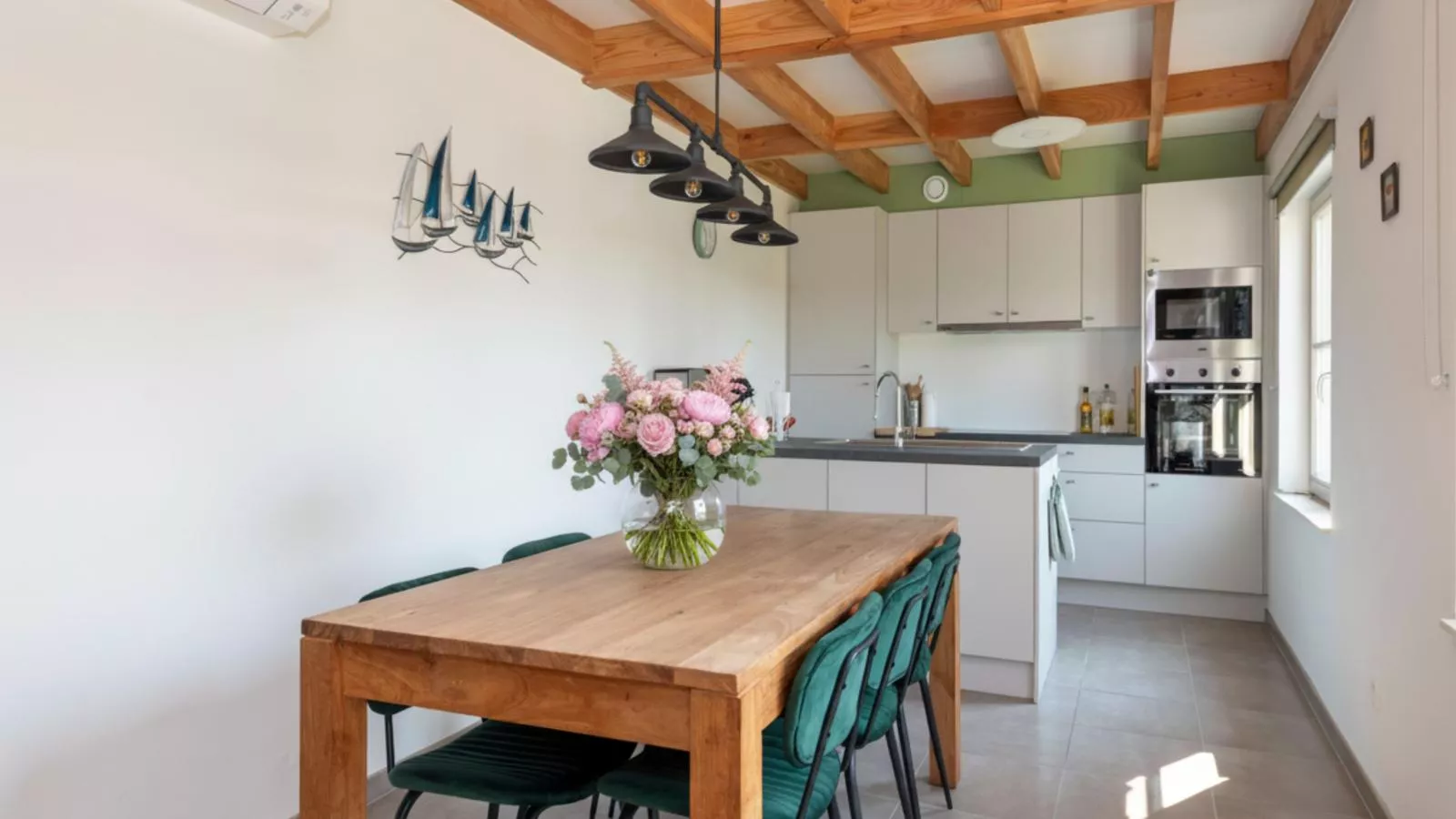 Westhinder I H4-Dining room